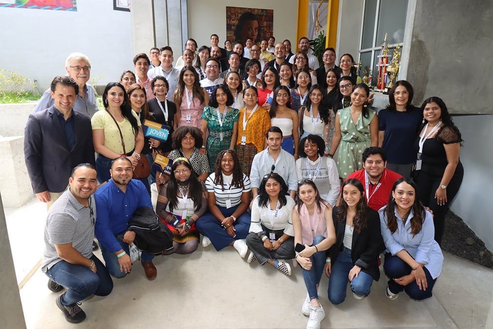 GlobalPeace's tweet photo. For Intl. #YouthDay, a new vision is rising with the Central American Dream, led by GPF. With 65% under 30, youth are leading efforts in unity, democracy, and sustainability. Through leadership, civic &amp; green programs, they’re shaping a brighter future.

https://t.co/jmK9BNhTjA https://t.co/41jIV6JQe1