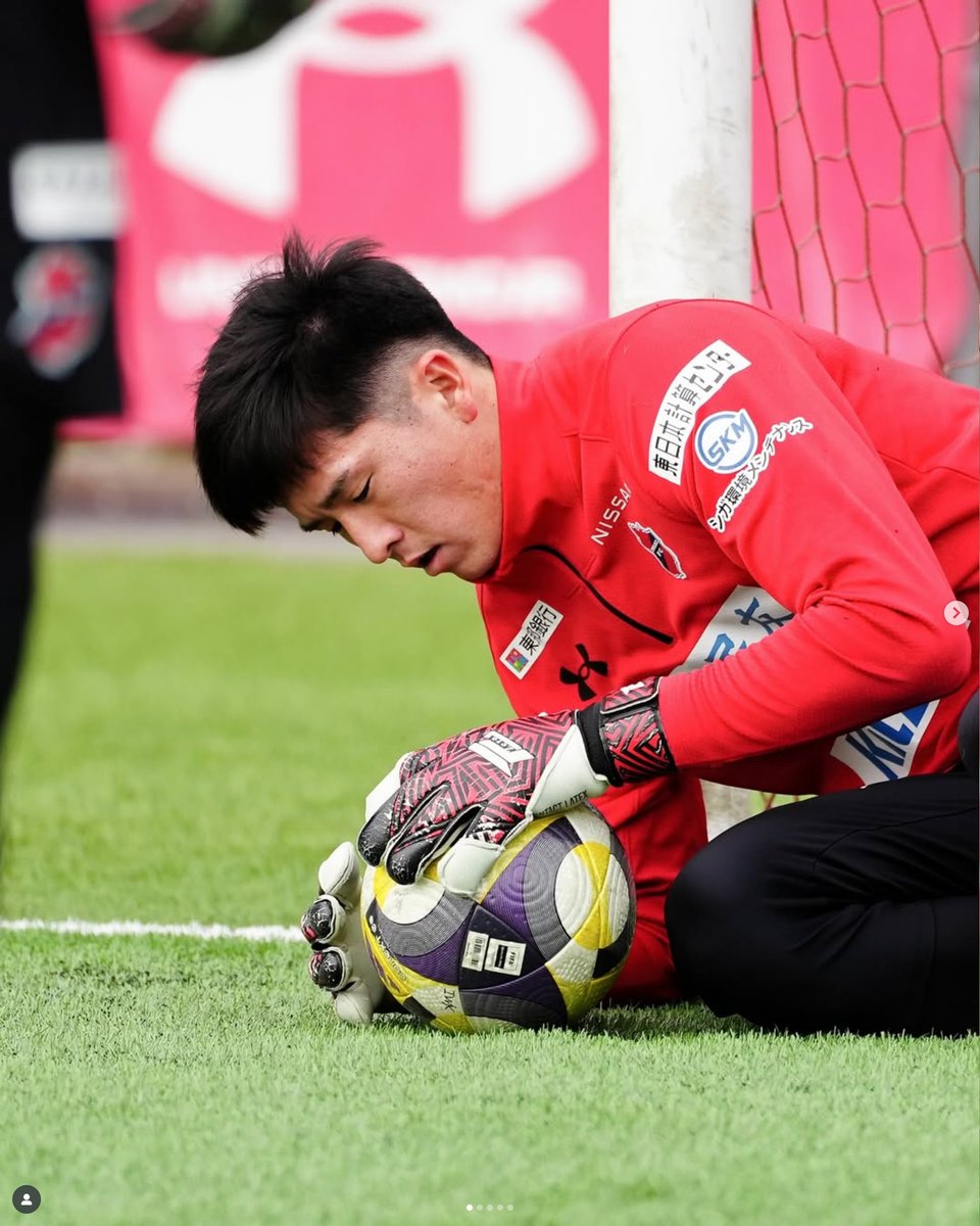J4KJapan's tweet photo. J2 いわきFC 所属　松本選手

大人気モデルZERO FORT VENOM PRO FIRE V1(ゼロフォートベノムプロファイヤー)を着用頂いております！

フィット感、そして抜群のグリップ力に満足の声をいただいております！

引き続き応援しております！

ZERO GKグローブは下記URL、もしくはプロフィールURLよりどうぞ！
https://t.co/6JVIVXPXlT

@just4keepers_japan
#キーパーグローブ
#GKグローブ
#ZEROGKJAPAN
#無失点ZERO
#ZEROにコダワレ
#キーグロ

写真はいわきFC様HPより
