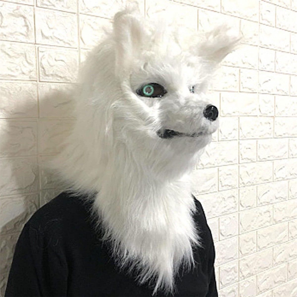 crystumes's tweet photo. in 2015 I tried to edit one of the early white moving mouth fox masks. It was a thing. considering the weight of the jawset and eyes in the thinner plastic base it was ok! I don't remember who has this mask I sold it a long time ago! (mine left, general original look right) https://t.co/Akpk0Bg7zv