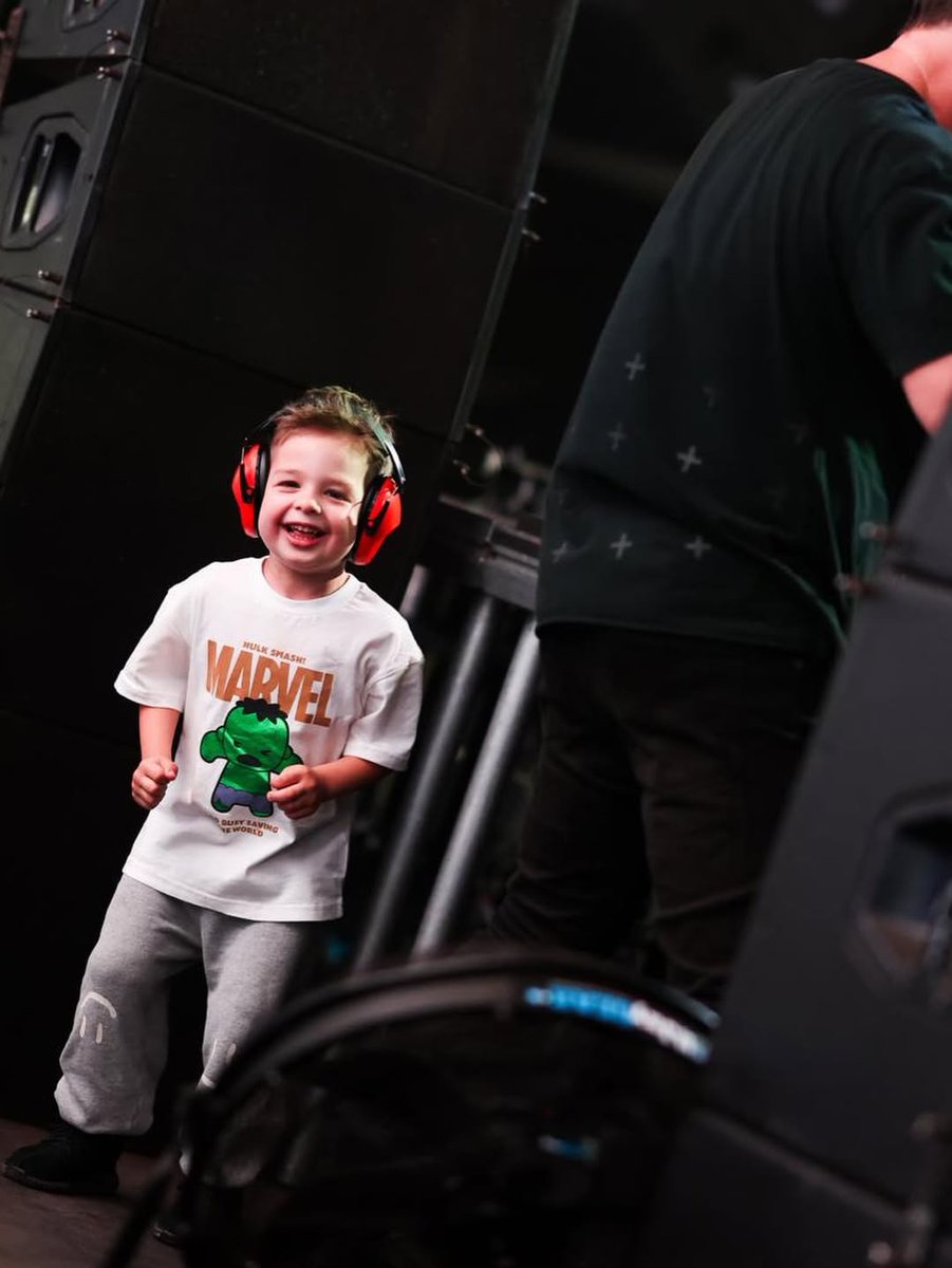 BEAT 100.9 FM (@beatoficial) on Twitter photo 👉 <a href="/MarkusSchulz/">Markus Schulz</a> llevó a su hijo a su trabajo y las fotos lo dicen todo. Tiene acceso VIP a los festivales más grandes desde que tenía 3 años 🎶🔥 ¿Te imaginas crecer así?
#NepoBaby
beatdigital.mx | 100.9 FM
#markuschulz #trance #edm 👉 <a href="/MarkusSchulz/">Markus Schulz</a> llevó a su hijo a su trabajo y las fotos lo dicen todo. Tiene acceso VIP a los festivales más grandes desde que tenía 3 años 🎶🔥 ¿Te imaginas crecer así?
#NepoBaby
beatdigital.mx | 100.9 FM
#markuschulz #trance #edm