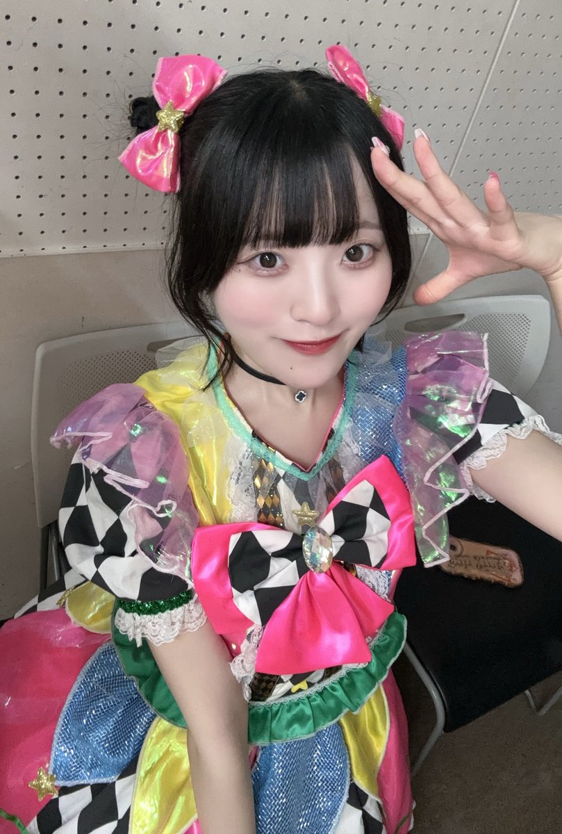 おはよ❕

今日は代々木で19:30から定期公演です❕🎼🤍平日の夜に会えちゃうの嬉しいﾈ❕

今日の髪型はデコ出しにしようと思ってるの~❕
恥ずかしくて1年に1回くらいしかしないのでレアですわね!!😖😖👉🏻👈🏻💧

今日のチェキはこちらから手に入れられます~❕⬇️⬇️
barbarayyg.theshop.jp/categories/676…