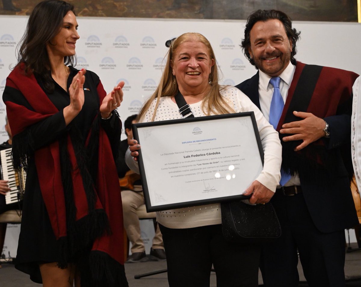GustavoSaenzOK's tweet photo. Un verdadero honor participar hoy, en el Congreso de la Nación, del homenaje a Las Voces de Orán, especialmente, a la memoria del querido Luis Federico Córdoba.

Su legado es el de un hombre que no solo fue la voz de un grupo, sino el corazón de nuestra cultura.

Con su música, llevó el alma de Salta a cada rincón del país y del mundo, transmitiendo el sentimiento, la tradición y el orgullo de nuestras raíces.

Agradezco a la diputada @PameCalletti por impulsar este merecido reconocimiento.

Las Voces de Orán, embajadores de nuestra tierra, siguen  llevando nuestra música a lo más alto con un legado que nos une.