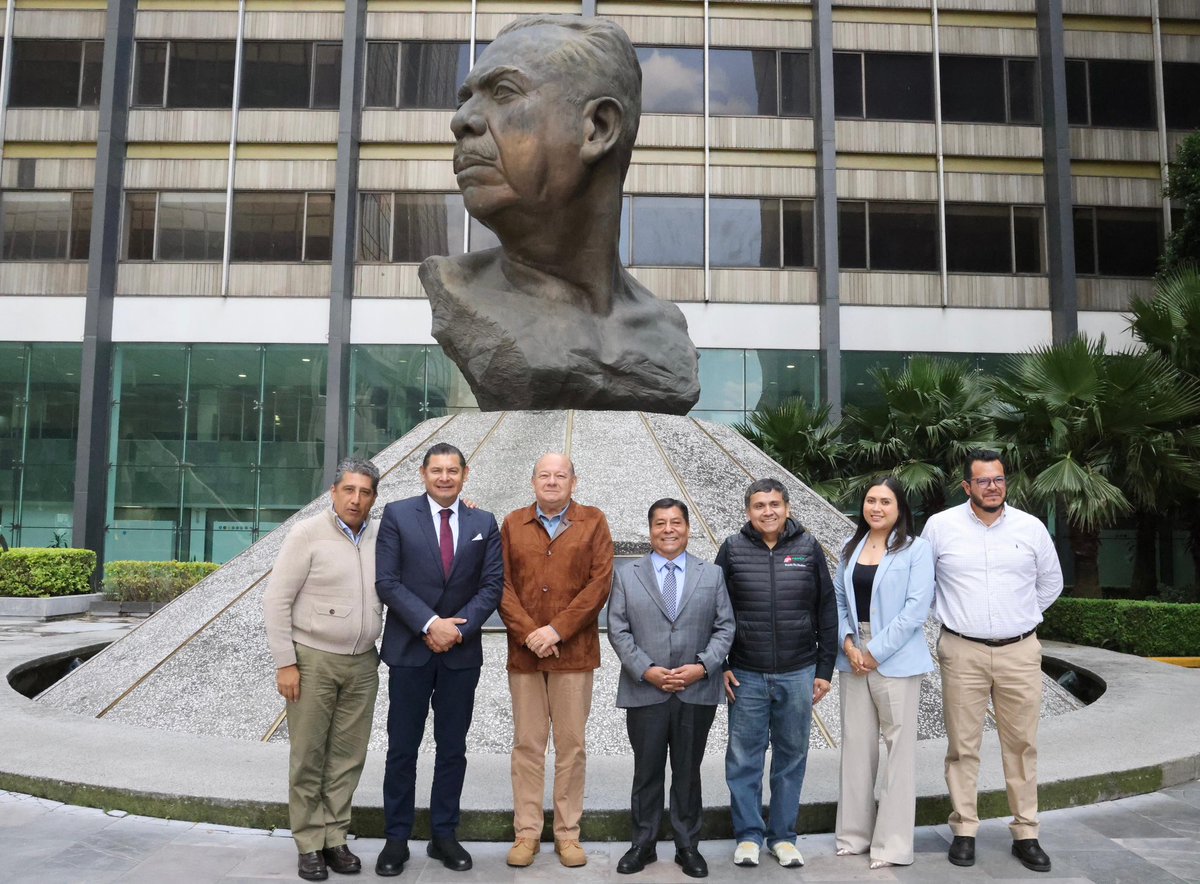 Alejandro Armenta (@armentapuebla_) on Twitter photo ¡Hacemos equipo con <a href="/Pemex/">Petróleos Mexicanos</a>! 🫱🏼🫲🏼🛢️🇲🇽
En el combate al robo de hidrocarburos, generamos paz y ganamos pétreos para dar mantenimiento a las vialidades poblanas. 🤍🛣️✅
Agradezco al gerente comercial <a href="/RaulOjedaZ52/">Raúl Ojeda</a> por su respaldo, que se traduce en beneficio para las familias ¡Hacemos equipo con <a href="/Pemex/">Petróleos Mexicanos</a>! 🫱🏼🫲🏼🛢️🇲🇽
En el combate al robo de hidrocarburos, generamos paz y ganamos pétreos para dar mantenimiento a las vialidades poblanas. 🤍🛣️✅
Agradezco al gerente comercial <a href="/RaulOjedaZ52/">Raúl Ojeda</a> por su respaldo, que se traduce en beneficio para las familias