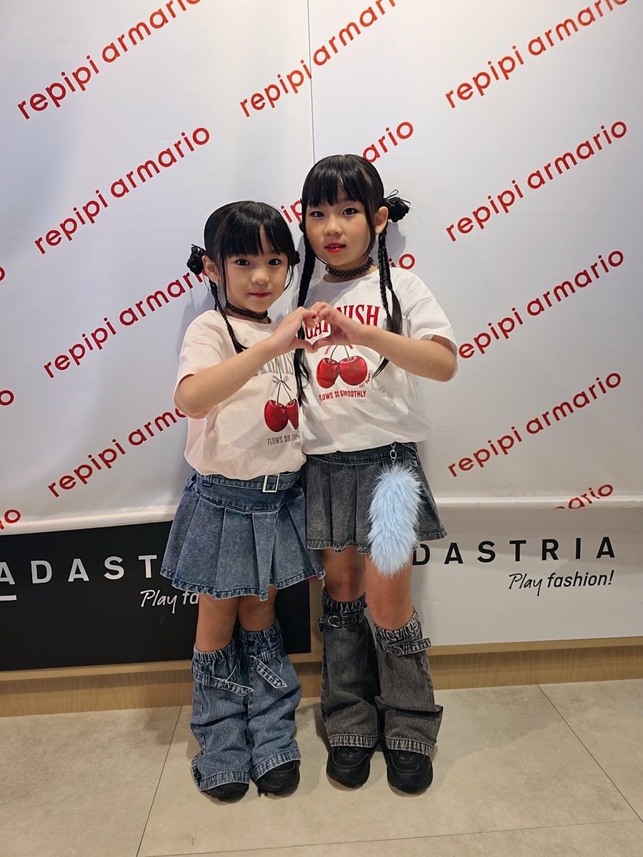 cocoyumechan's tweet photo. おはよ😘😘まだおねむだから2度寝するのだ🐤🐣 #レピフェス2025 の時のオソロコーデ #10CREPIPI 色ちがいにしたけど同じ色もほしいな😍
#池上姉妹 #ここゆめ #小学生アイドル #アイドル姉妹 #repipiarmario #js2 #js4 https://t.co/Jqv52vFcHt