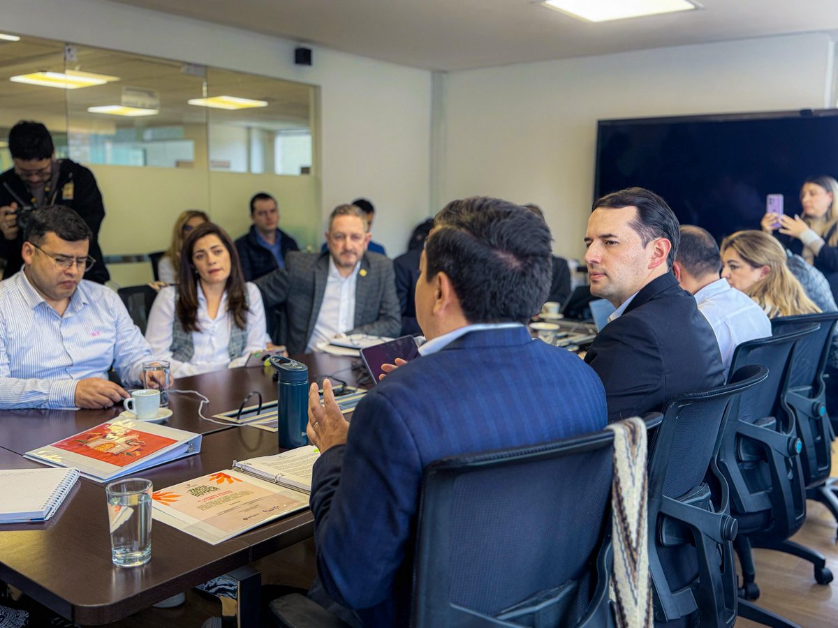 Desde que llegamos al congreso insistimos en la necesidad de la firma de un nuevo Pacto Territorial para Boyacá, un pacto posible, real y que logre traer soluciones y desarrollo para Boyacá, hoy este pacto es una realidad 👏🏼.

Hoy celebramos que, gracias al trabajo en equipo con