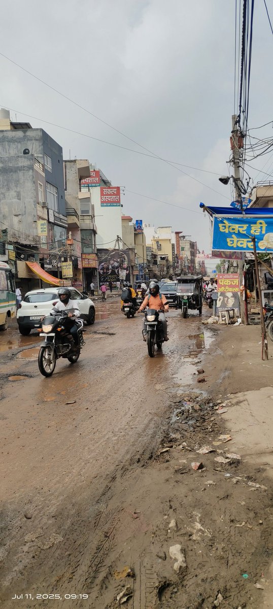 bohralalit99's tweet photo. @MCD_Delhi @LtGovDelhi @RajaiqbalSingh3 @AshwaniKumar_92 After working in the VIP area, if you get time, please pay some attention to Nangloi Najafgarh road as well, its condition is very bad, the potholes are not in the road, the road is in the potholes, thank you, I hope as always Jai Hind Bharat Mata Ki Jai Happy Independence Day https://t.co/UM3Clm29QC