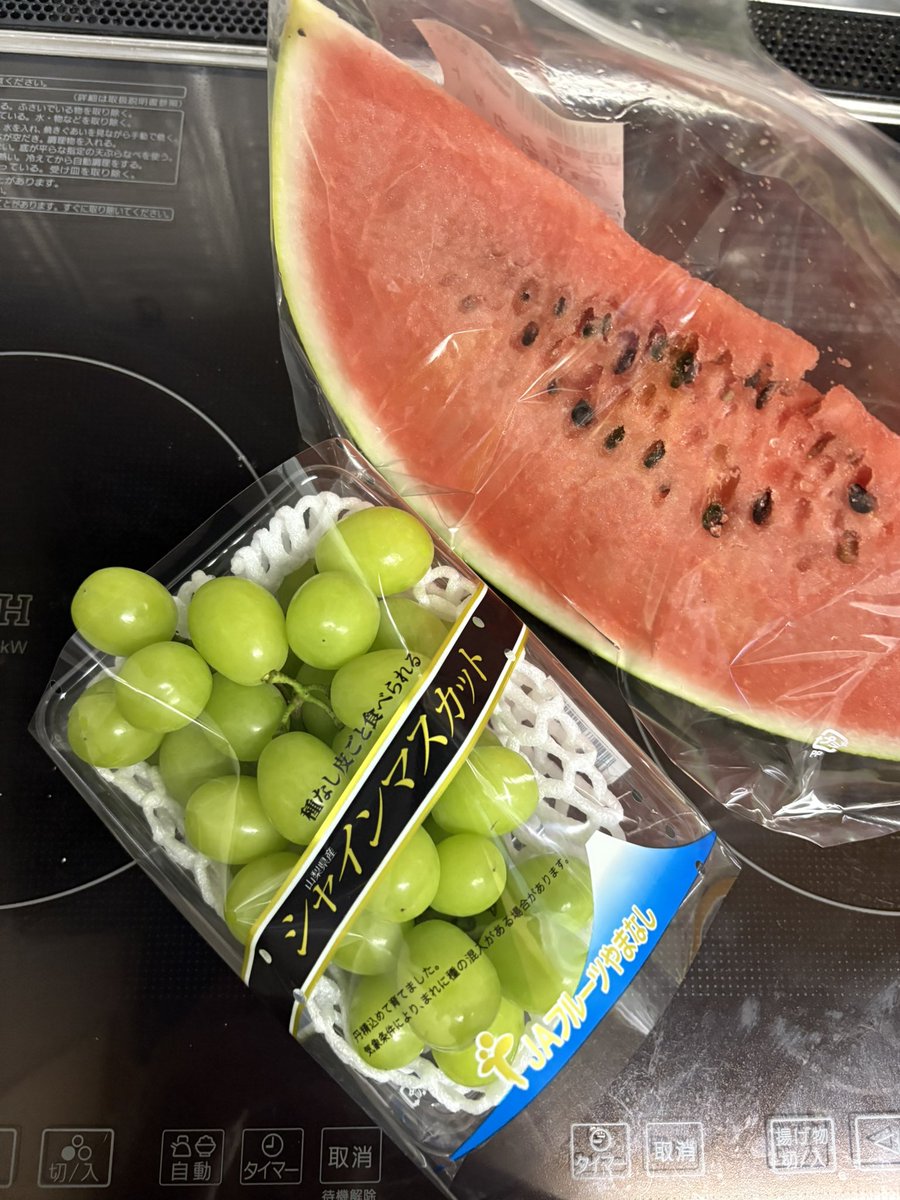 シャインマスカット998円
スイカ🍉298円
飛び付いて買ってしまった。😊
山梨県＝武田信玄🍇
昨日は、アマプラで風林火山見てました。
アマプラってNHK大河ドラマ見れるみたい
だわ😳過去の名作‼️
🏠家の草刈り完了✅🌞🌱
レンタルDVD行かなくなったw
サブスクでも荒らします🤣