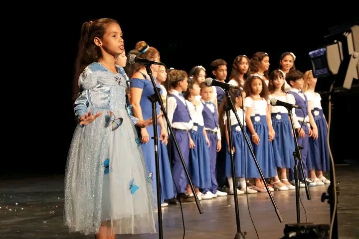 El Coro Ismaelillo de #ProvinciaGranma canta a #FidelPorSiempre como homenaje a su 99 cumpleaños. 
Nos hicieron una vez más vibrar de emoción
Gracias Aris por este regalo tan especial. 
El 24 de agosto nos vemos en el teatro #Bayamo para deleitarnos con su arte
#100AñosConFidel