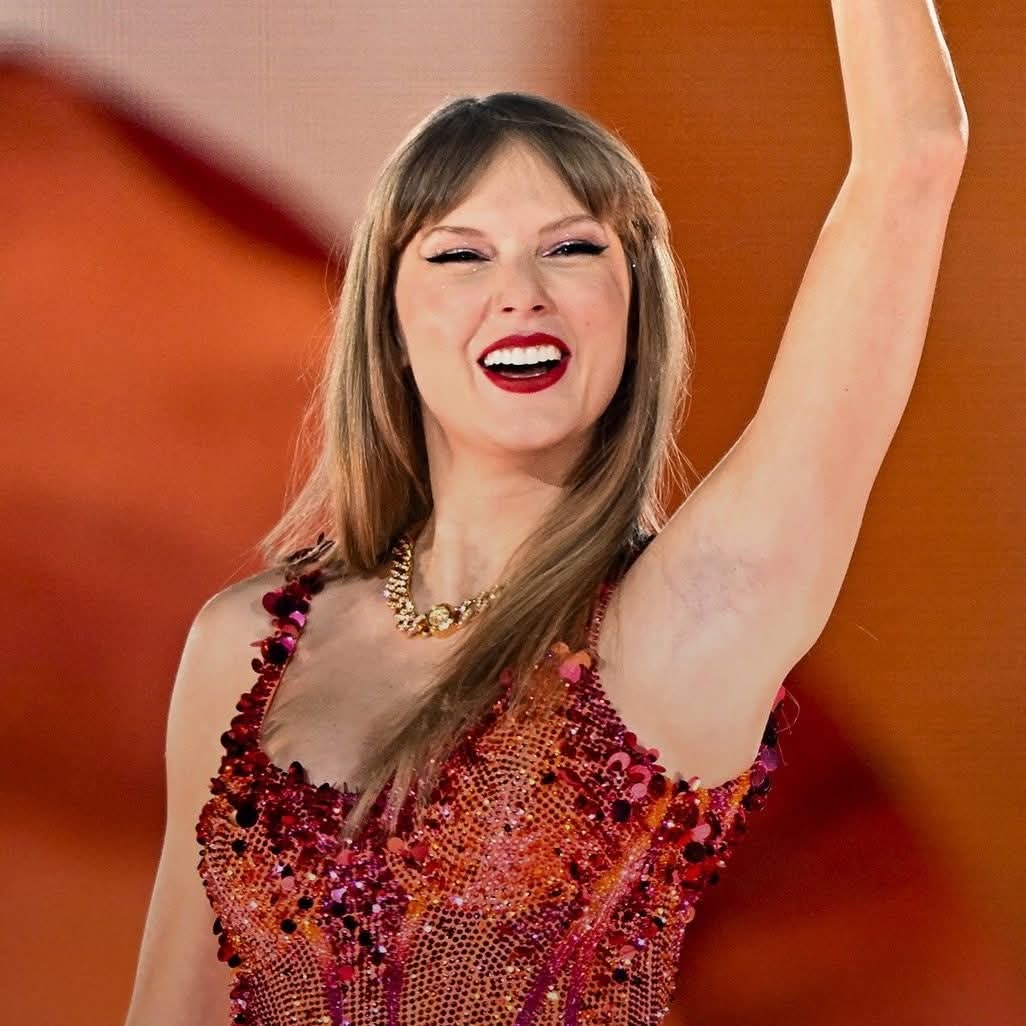 inamicradio's tweet photo. ¡Es oficial! #TaylorSwift anuncia su nuevo álbum discográfico "The Life of a Showgirl" https://t.co/ODTSLTYYTn