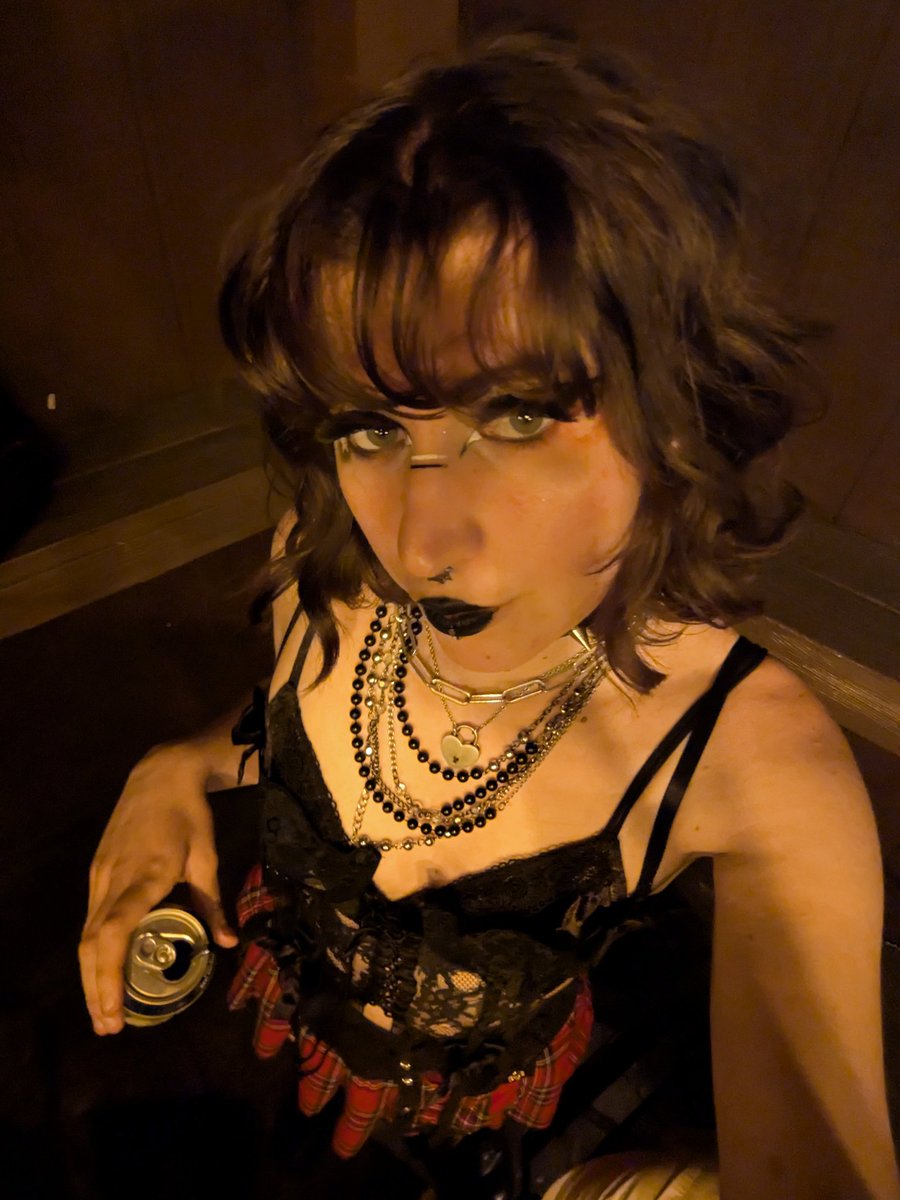 pay attention to me!!!!!!