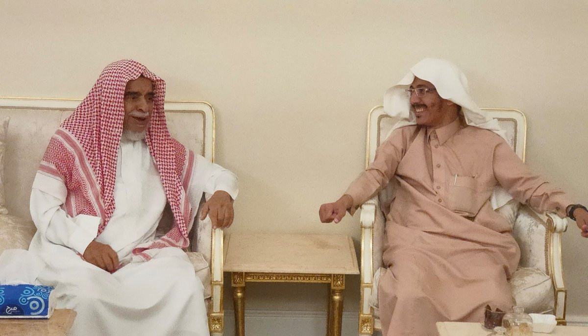 رحيل شيخنا المعافا 📖
✍️ في رثاء شيخنا العلامة الجليل أحمد بشير معافا الذي وافاه الأجل يوم الثلاثاء ١٨/ ٢ / ١٤٤٧هـ بعد معاناة مع المرض رحمه الله تعالى وغفر له.
لما نعى شيخَنا الناعون في البلدِ
ذكرتُ ما كان يبديه من الجَلَدِ
الشيخ (أحمدُ) ولّى راحلاً وهو الـ
ـقضاءُ والعلمُ