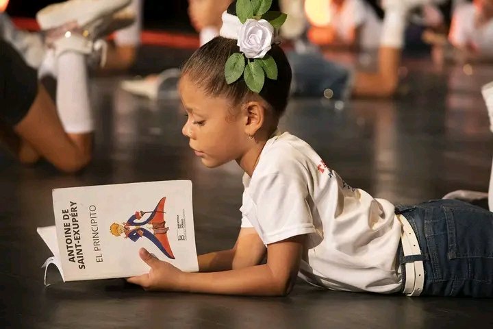 El proyecto Arcoiris en Movimiento de #ProvinciaGranma crece y se consolida.
Hoy lo demostraron en la gala homenaje a #FidelPorSiempre en el teatro #Bayamo.
A sus creadores,a las familias y los niños y niñas artistas muchísimas felicidades.
#100AñosConFidel