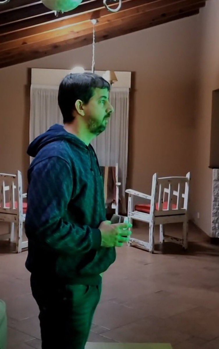 me compré mi primer lavarropas y estoy hipnotizada mirando como lava