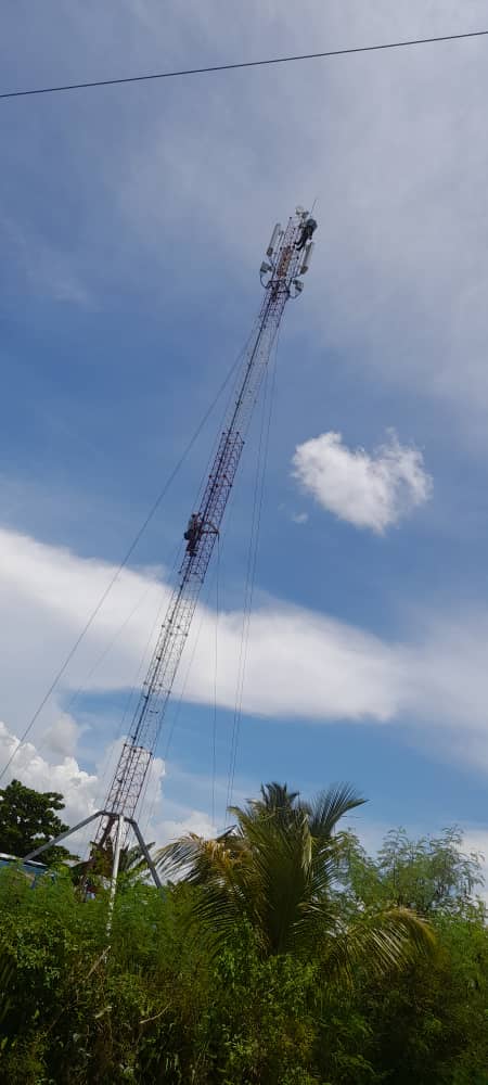 Niurkacm1's tweet photo. 🌟 En servicio nueva #radiobase🗼en la comunidad⛰️ de Ruta Martiana, #Santiago, en saludo al cumpleaños de #Fidel
#Etecsa amplia sus servicios de voz 📱y conectividad 🛜 en comunidades del #PlanTurquino 👏 lo que fortalece el acceso a la información y la comunicación para #todos https://t.co/VoEYnGwoF5