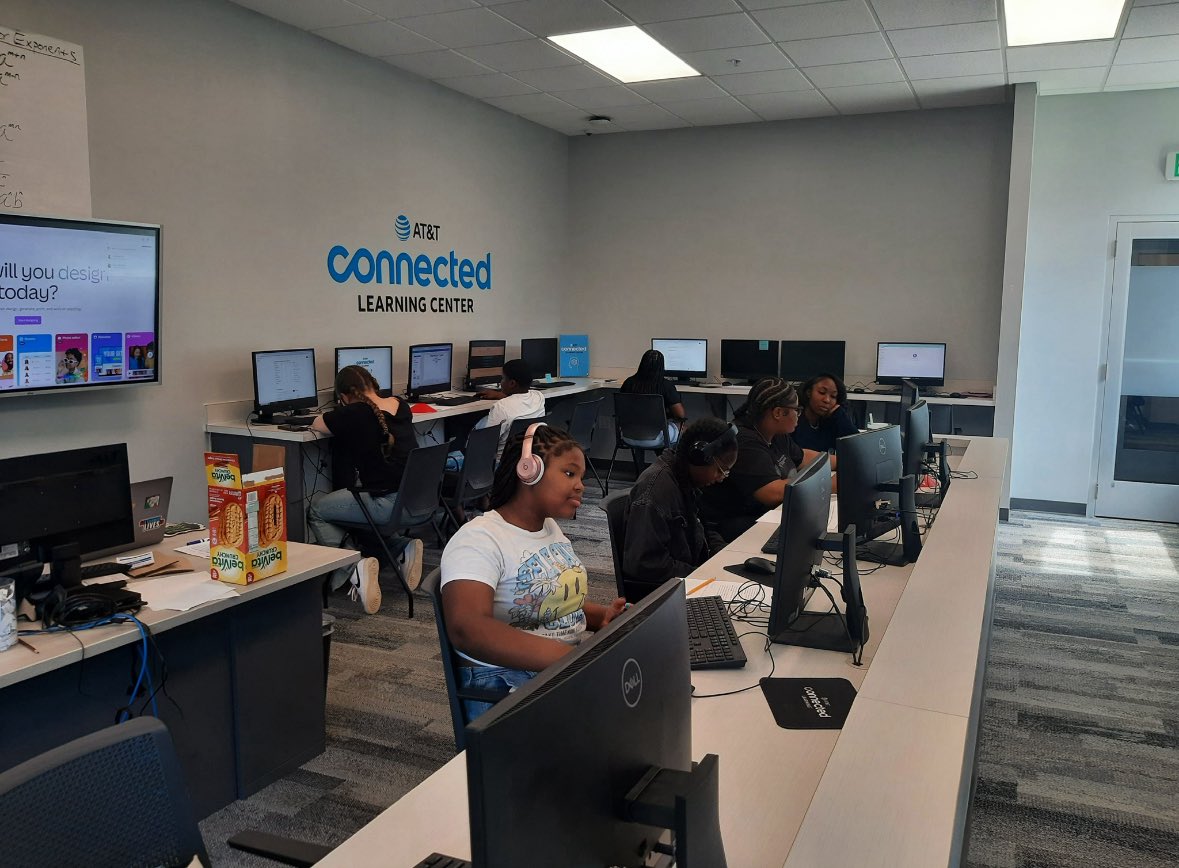 BGCMAATL's tweet image. On #InternationalYouthDay, we celebrate a summer where BGCMA teens launched business ideas at CodeFu, explored law through Kilpatrick Law Camp, and connected with STEM, finance, and media pros at Microsoft. They gained skills to turn their goals into reality. #BGCMA