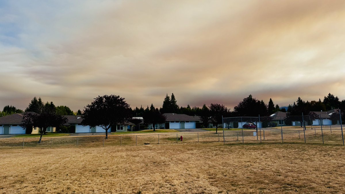 beemerichie's tweet photo. @KGordonGlobalBC @GlobalBC @chrisgailus smoke from the #mountunderwood Wildfire near #portalberni begins to move into #Qualicumbeach Mount Arrowsmith is almost completely out of sight now! #bcwildfire #bc @environmentca https://t.co/PuQb8s3UUb
