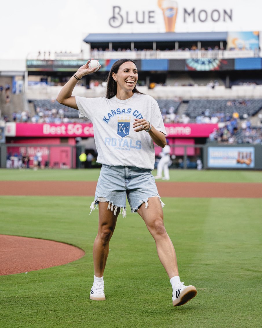 Royals's tweet photo. Switching pitches for the night. 🤩

Thanks for hanging with us @thekccurrent! https://t.co/CQOtoTJZM0