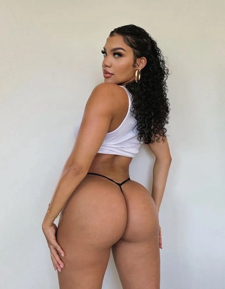 dabuttlover69's tweet photo. Thickum #ThickumofTheDay #thickology #thickologist #aBUNdantlylove #bunsout #cheeksout #thongeater #SOMF #spankable #phat #phattie https://t.co/SVNOXfh94f