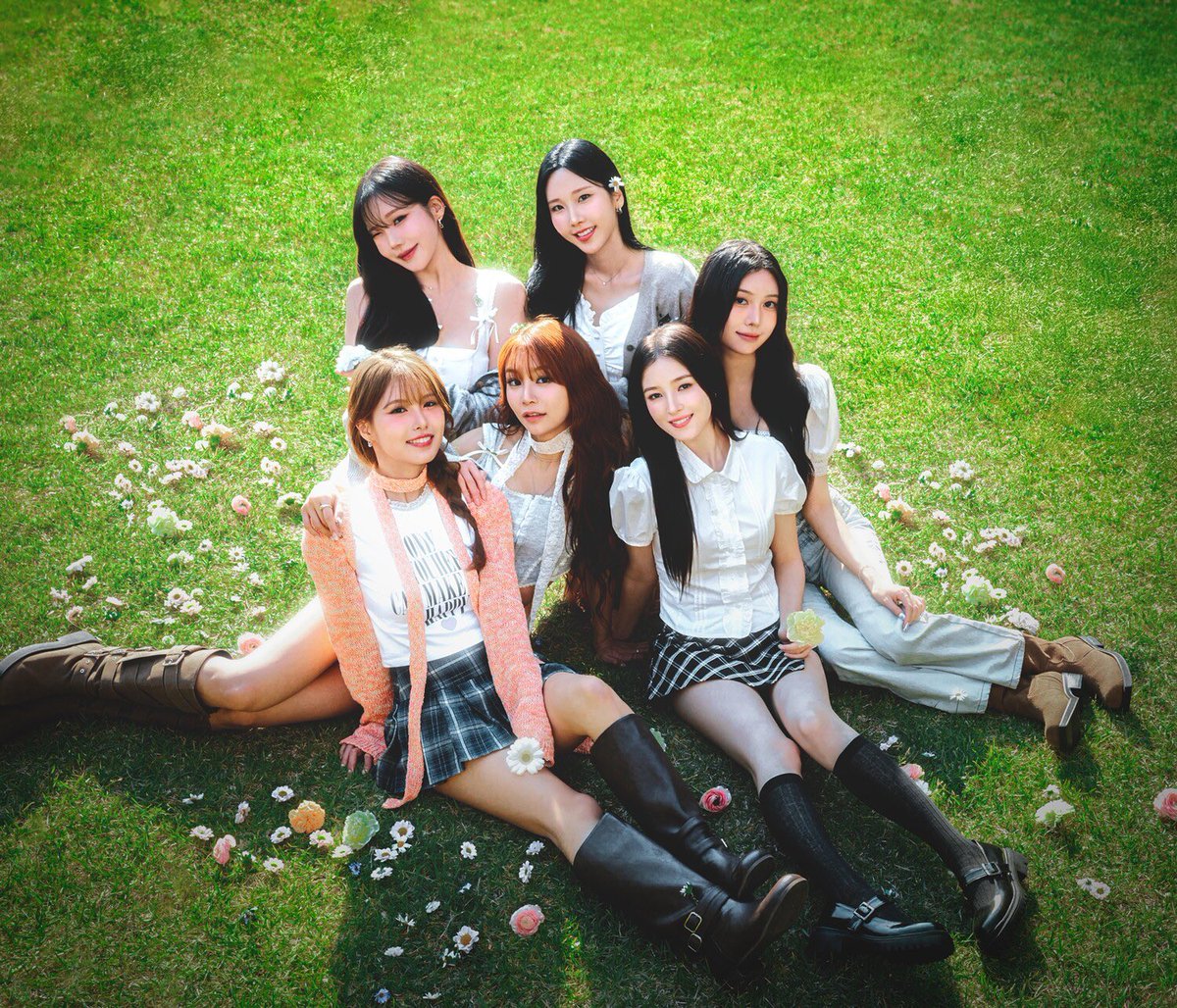 MerrieSquadPH's tweet photo. MERRIES! Confirmed #MOMOLAND will make their comeback on September 8 OMGGGG!!

📂 https://t.co/aDrecMkrq7

@MMLD_Official #모모랜드 https://t.co/lxDb6fLV71