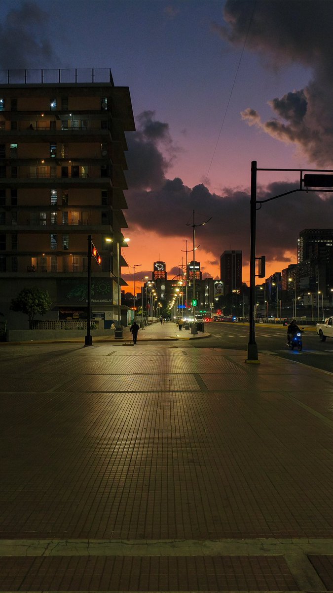 T A R D E S

📍Bellas Artes / Av. México / Av. Universidad