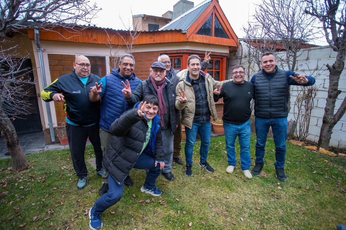 luquejuanpablo's tweet photo. Recorriendo la provincia, agradeciendo el acompañamiento y ya trabajando en nuestra propuesta para el Congreso.

Estuvimos con compañeros de Sarmiento, Gobernador Costa, San Martín, Epuyén, Lago Puelo, El Hoyo, El Maitén y Cholila. Nos une a todos y a miles en la provincia la necesidad de alzar la voz y votar contra la crueldad. Eso sin dudas es lo que representamos.
