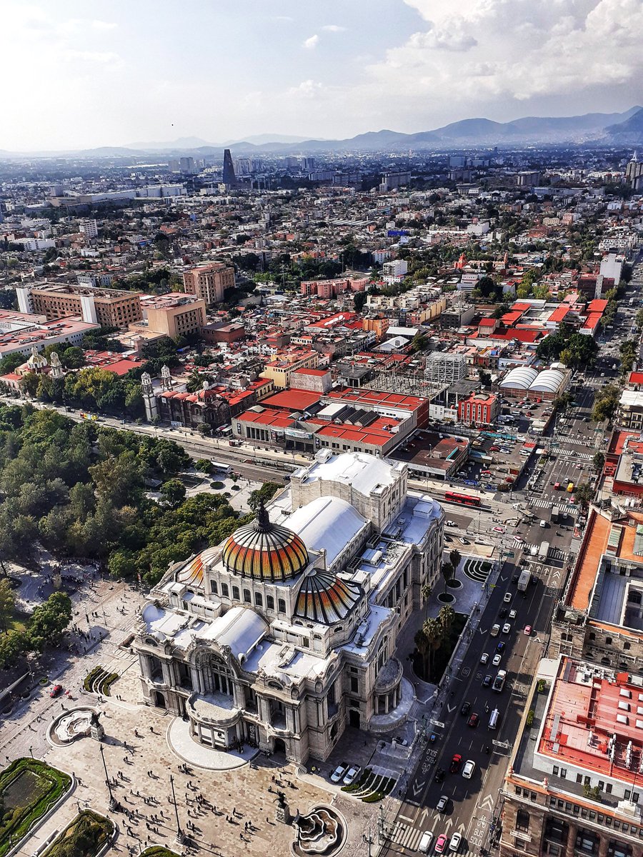 🤩🤩🤩Absolutely in love with the sights from the Torre Latinoamericana!

The perfect spot to get a panoramic view of this amazing city 📸

 #MexicoCityViews #TorreLatinoamericana