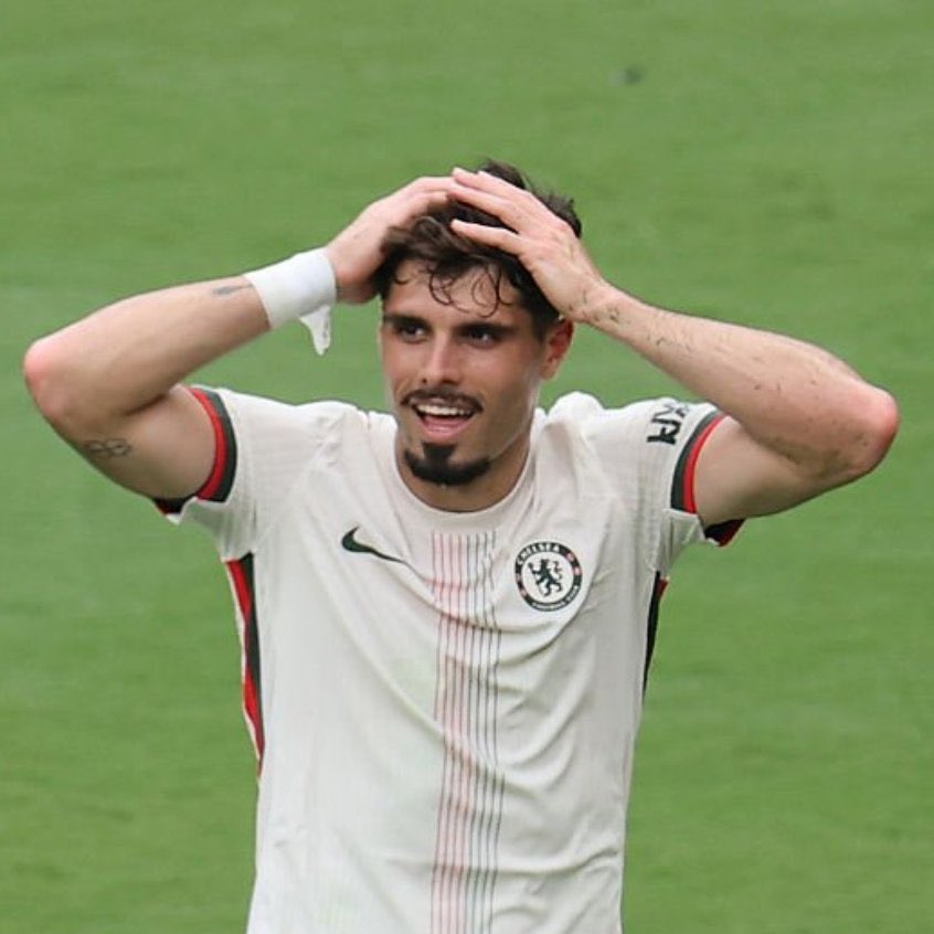 PachoCfc's tweet photo. @utdHarryy Arsenal fans when they see the results https://t.co/kmHREYif07