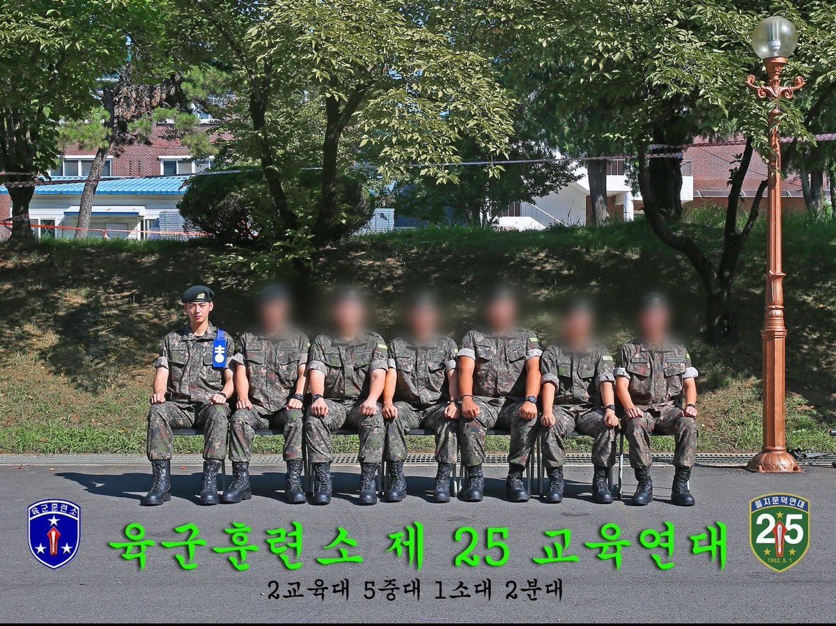 HourlyASTROBR's tweet image. [20250813]

Primeira foto oficial do Cha Eunwoo no exército 🥹💜

Lee Dongmin foi nomeado o comandante de pelotão
Dongmin é membro do 25º Regimento, 2º Batalhão, 5ª Companhia, 1º Pelotão, 2º Esquadrão no Centro de Treinamento do Exército

Ser nomeado comandante de companhia é um…