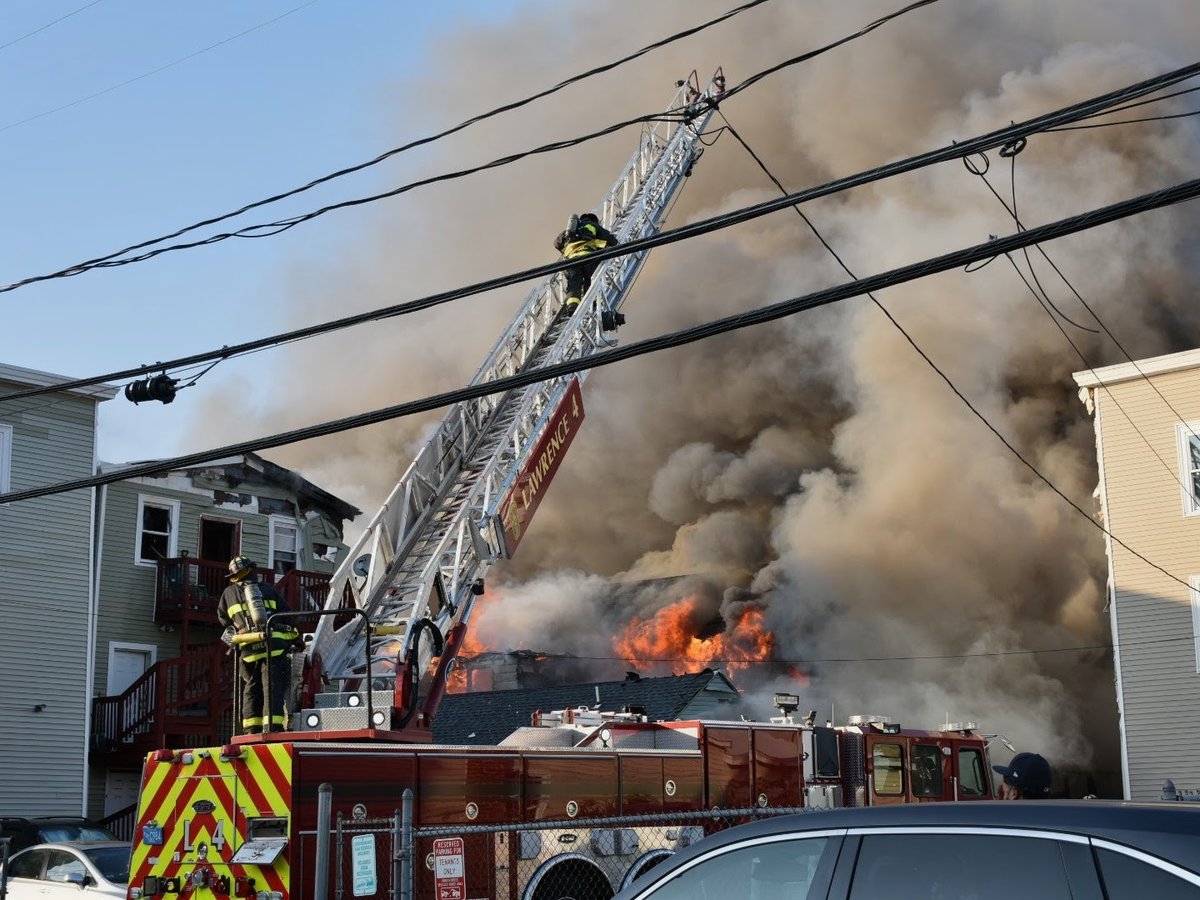 FyrPhoto_Ma's tweet image. Lawrence Mass 5th Alarm on Lowell St