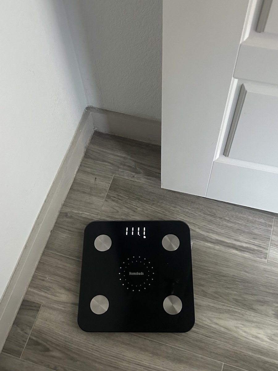 d1stantlands's tweet photo. BMI fat but Weight lucky everyone make a wish 😊😊😊😊😊😊😊😊 https://t.co/vgVwOsVtci