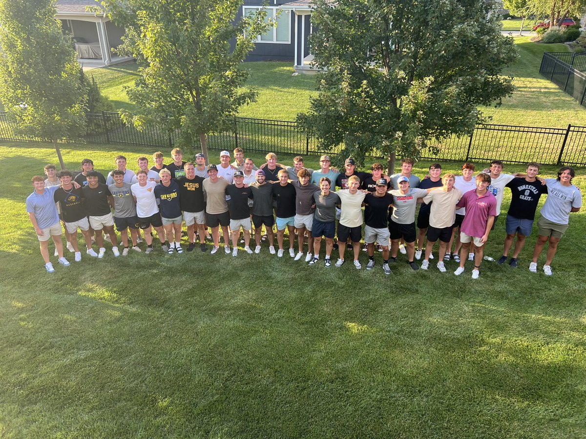 First team meeting in the books ✅.  Can’t wait to begin year #6️⃣ with this group.  Back-Back-Back-????
4-Peat 🤷