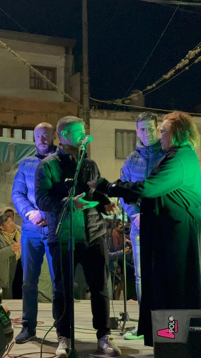 LLAenJujuy's tweet photo. Estuvieron presentes en el acto por el 33 Aniversario del fallecimiento del Dr Horacio Guzmán, las principales autoridades de lla distrito jujuy, Dr. Manuel quintar presidente del congreso partidario, los dioutados electos Laura Tome, Kevin Ballesty y Federico Canedi. 
También contamos con un la presencia de funcionarios nacionales, acompañando el homenaje de quién para muchos fue el mejor gobernador de la provincia de jujuy.
Queremos agradecer a la presidente del móvimiento popular jujeño, dra. Cristina Guzmán por invitarnos a ser parte de tan emotivo homenaje a un hombre que enaltesio y honrro la función pública.