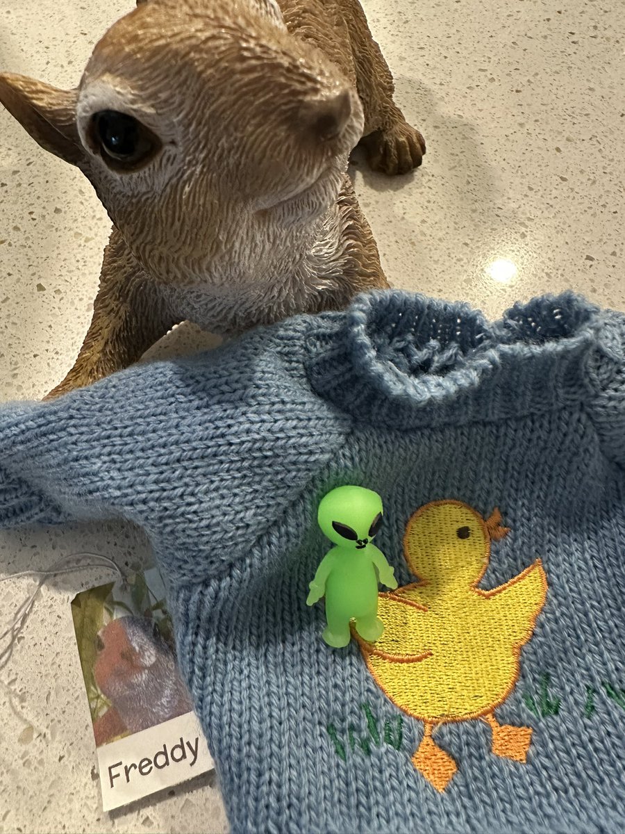 Getting my 1st day of school fit ready… discovered my besties from last yr left me a present in the sleeve of my sweater! Sneaky friends! I hope their freshman yr starts off great, and I can’t wait to meet all of our Cougars tomorrow! #fitcheck #KMSCougarPride #firstdayofschool