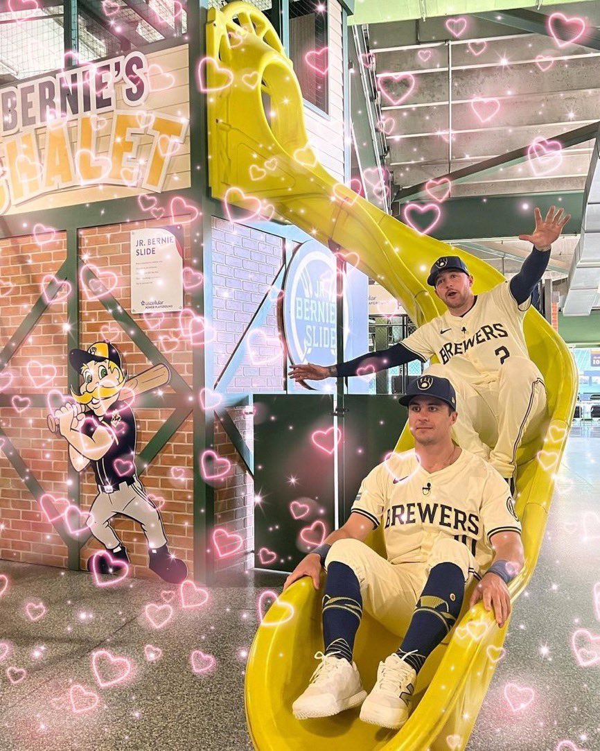 mjms323's tweet photo. i love the milwaukee brewers https://t.co/bILHFZ3Vlr