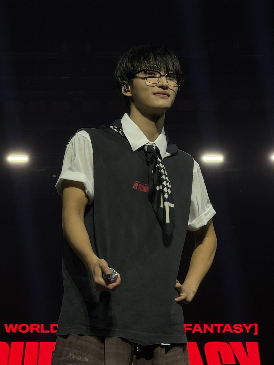 luvmg's tweet photo. seonghwa’s outfit is soooo cute #ateezinglendale #ateezinyourfantasy https://t.co/FVvvOrYfPM