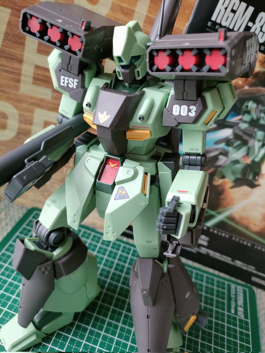PyFApamDTvy9MPt's tweet photo. 長期休暇の合間に初のMG（マスターグレード）挑戦で、スタークジェガン完成。
HGに比べランナーの数が、ちょい多かった💧その分達成感は◎
バトオペでまた乗ろうかな〜😊 https://t.co/4ZEnOWwbLd