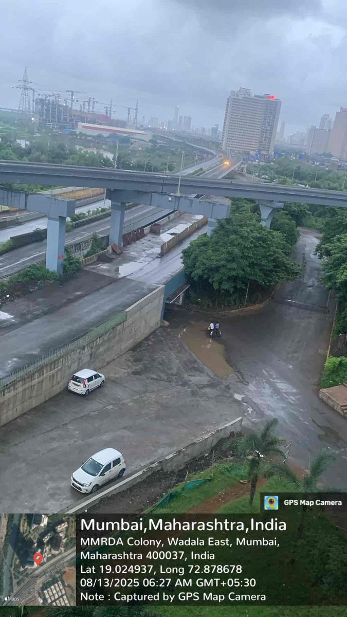 Overnight cars Are been parked on this service road connecting bhaktipark colony wadala  to freeway Chembur . 2 cats been parked here slowly it will be overcrowded. <a href="/MTPHereToHelp/">Mumbai Traffic Police</a> . Neer u cop station Antophill