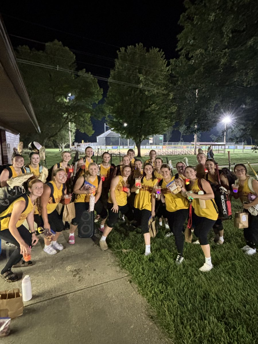 JeffsHighSchool's tweet photo. We had a blast at our 2nd annual “Under the Lights” practice! The team loved the energy and we're so grateful to our incredible senior moms. Thanks for providing the awesome glow-in-the-dark fruit lemonades and goodie bags—they were the perfect way to cap off the night https://t.co/eu8kkZ4s3o
