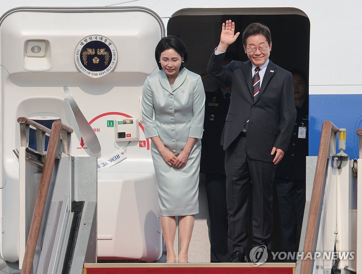 밝은 웃음 tweet media