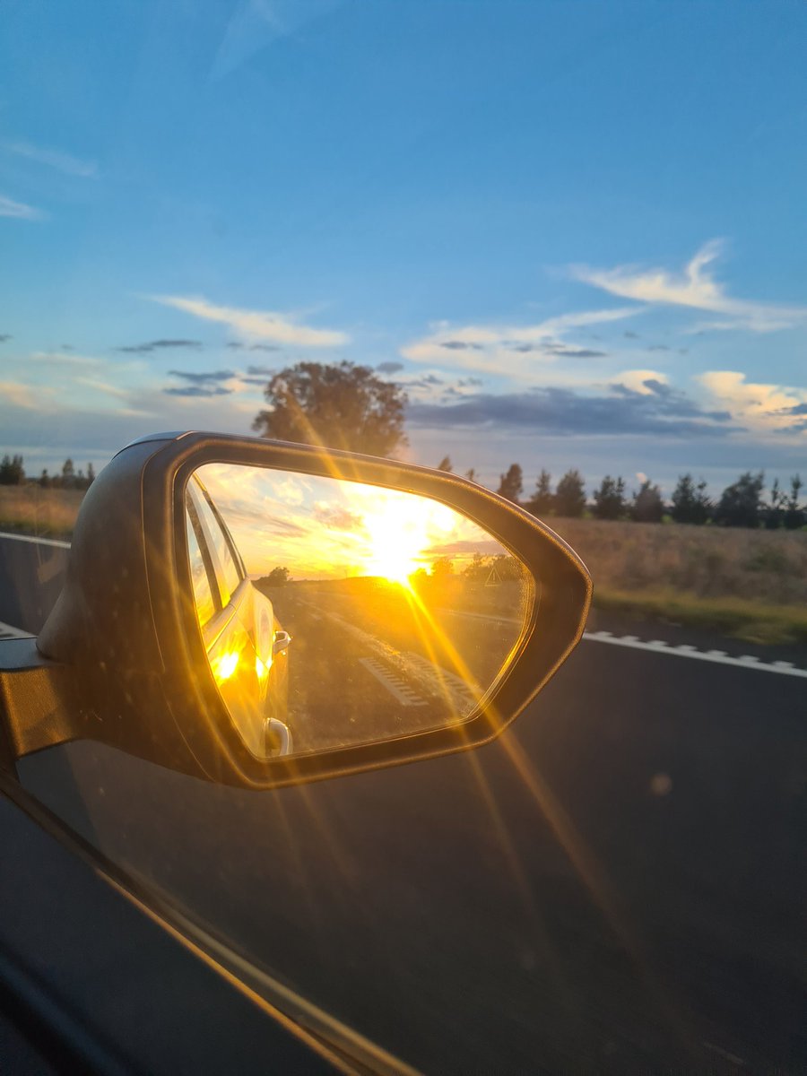 Charlotte Aves tweet media