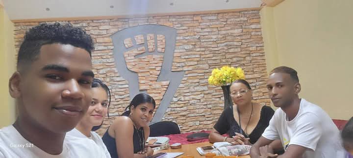 villafruel900's tweet photo. En el día internacional de la juventud hacemos llegar este mensaje .
Que lo sepan todos los jóvenes: su voz, sus ideas y su liderazgo cuentan. Trabajemos juntos para apoyar soluciones lideradas por la juventud y construir un mundo más justo, pacífico y sostenible . https://t.co/I82FThSkgJ