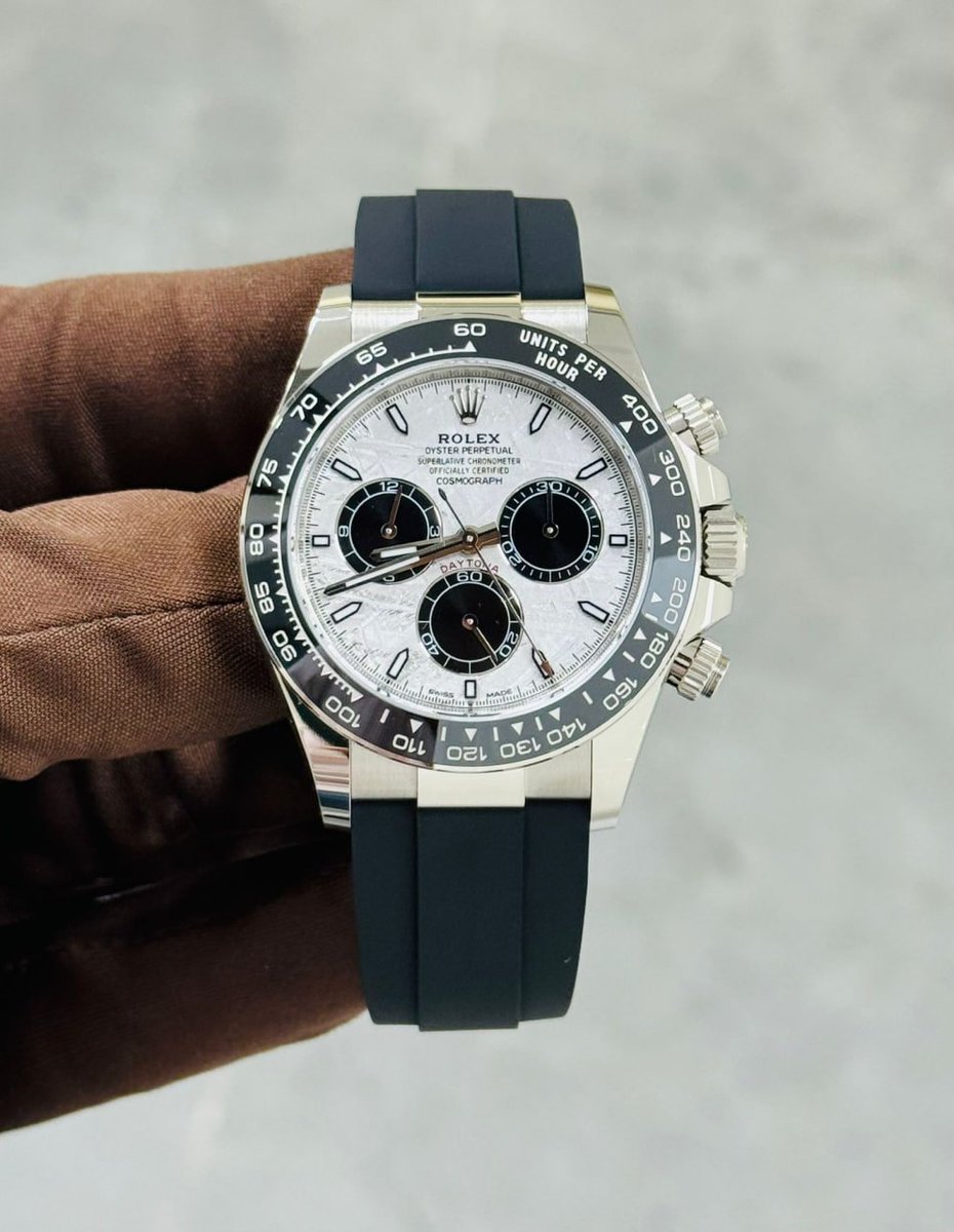 Touch Space Instead of Grass.

Rolex Meteorite Daytona on Oysterflex.

(dm for details)