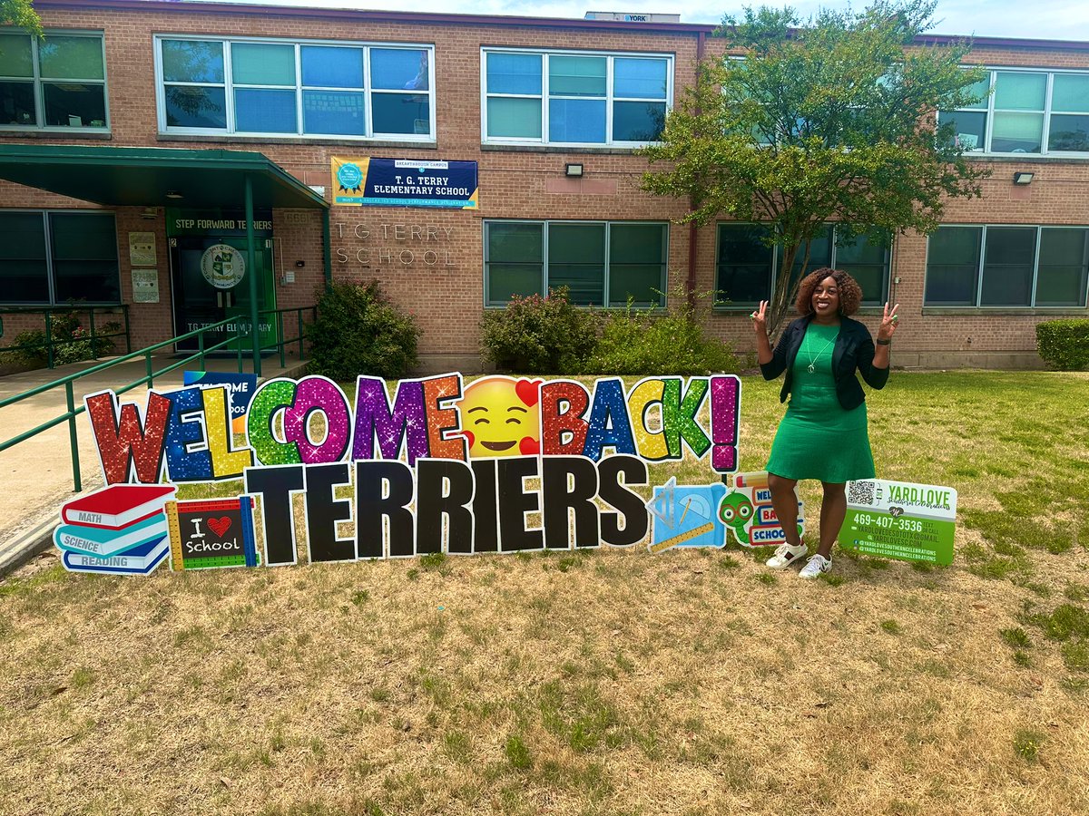 AADavenport14's tweet photo. Year 15!!!! Teaching and Learning on Day 1 while creating the first day experience at T.G. Terry!!! We had a great day! #firstyearprincipal #firstdayofschool #Region3 https://t.co/ws3D8CV4JC