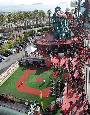 SFGiantsMemer's tweet photo. 🚨🚨🚨🚨BREAKING🚨🚨🚨🚨

In an effort to boost the team’s confidence at the plate, #SFGiants Manager Bob Melvin had the team take batting practice at the mini Oracle Park behind the Left Field Bleachers. https://t.co/qOu95r6HSe