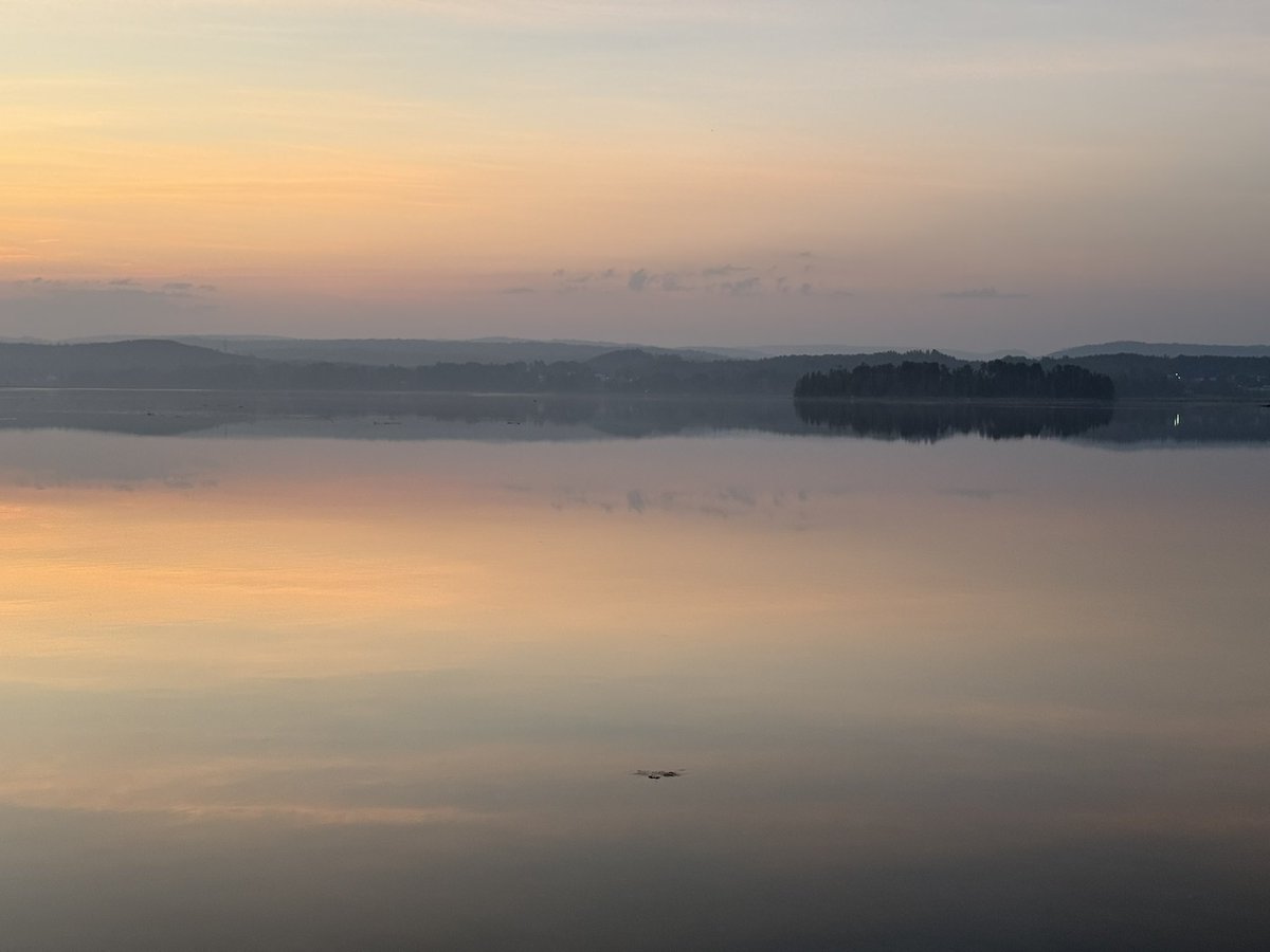 Walk on the trail near the bay I stopped
to watch the wonderful sunset

🌲☀️😌🌄🌳