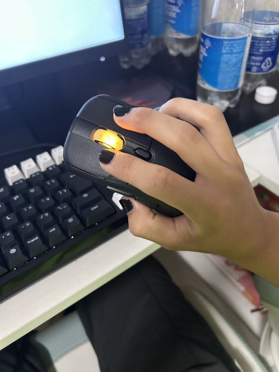 CLVR__S's tweet photo. 爪の色変わった〜 https://t.co/Gg3e3gx7fK