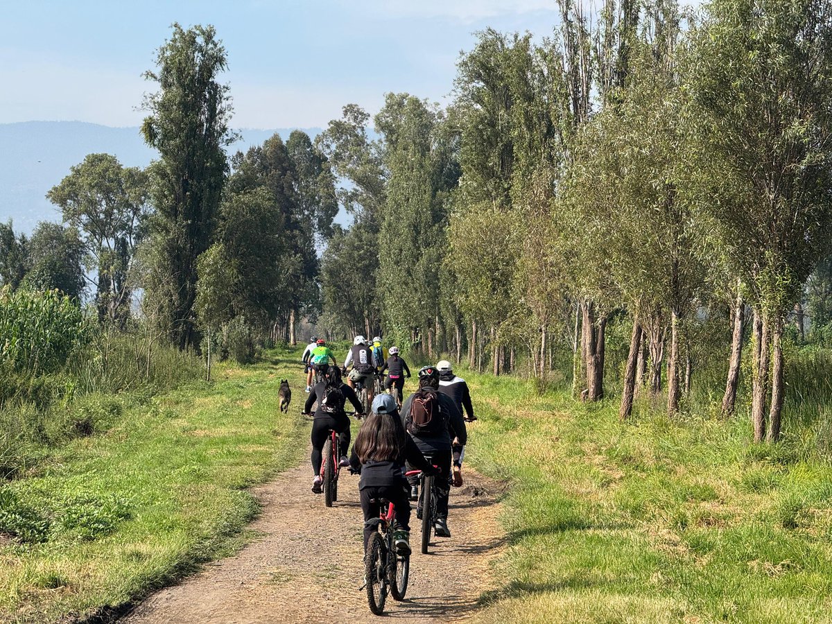 🚴‍♂️✨ Aventura sobre ruedas Tláhuac- Xico - Mixquic ✨🚴‍♀️

Este domingo nos lanzamos a rodar por la zona rural del ejido de Tláhuac y #Tulyehualco, rumbo al imponente Volcán #Xico, en el Estado de México 🌋.
Después visitamos el histórico pueblo de #Mixquic y regresamos a Tláhuac.