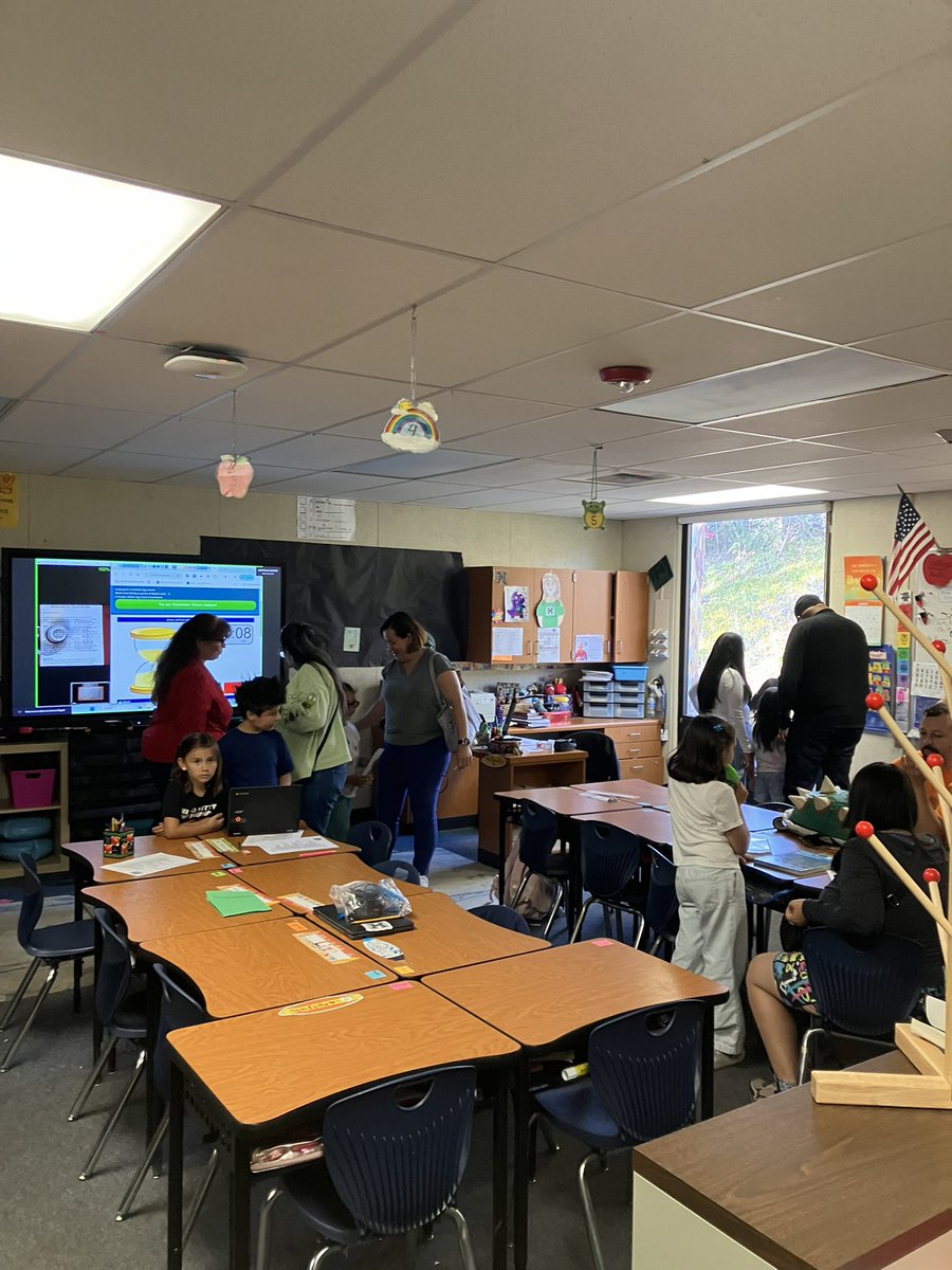 penceSBUSD's tweet image. Thank you families for joining us at another successful Title 1 &amp;amp; Back to School Night! @sbusd_news #pencepenguins @Supt_SBUSD