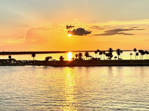 GalvestonFerry's tweet photo. Another fiery #FerrySunset tonight. What a magical scene. https://t.co/v9ncY6cIOU