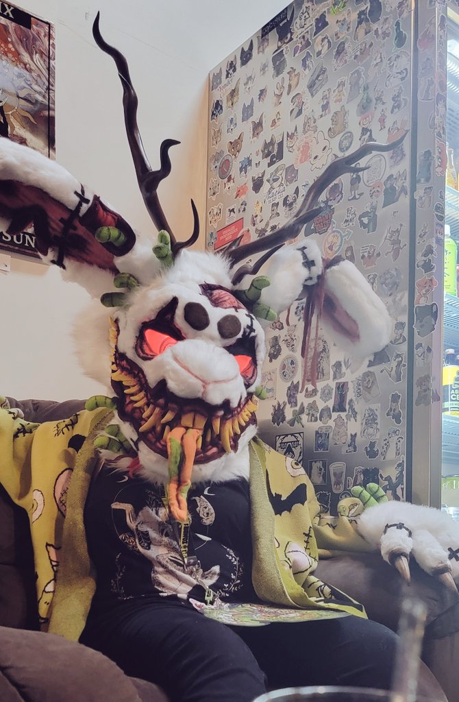 Frostbite found a nice place to chill 
😎 🍸 

📸- <a href="/voidhovnd/">ｖｏｉｄ</a>